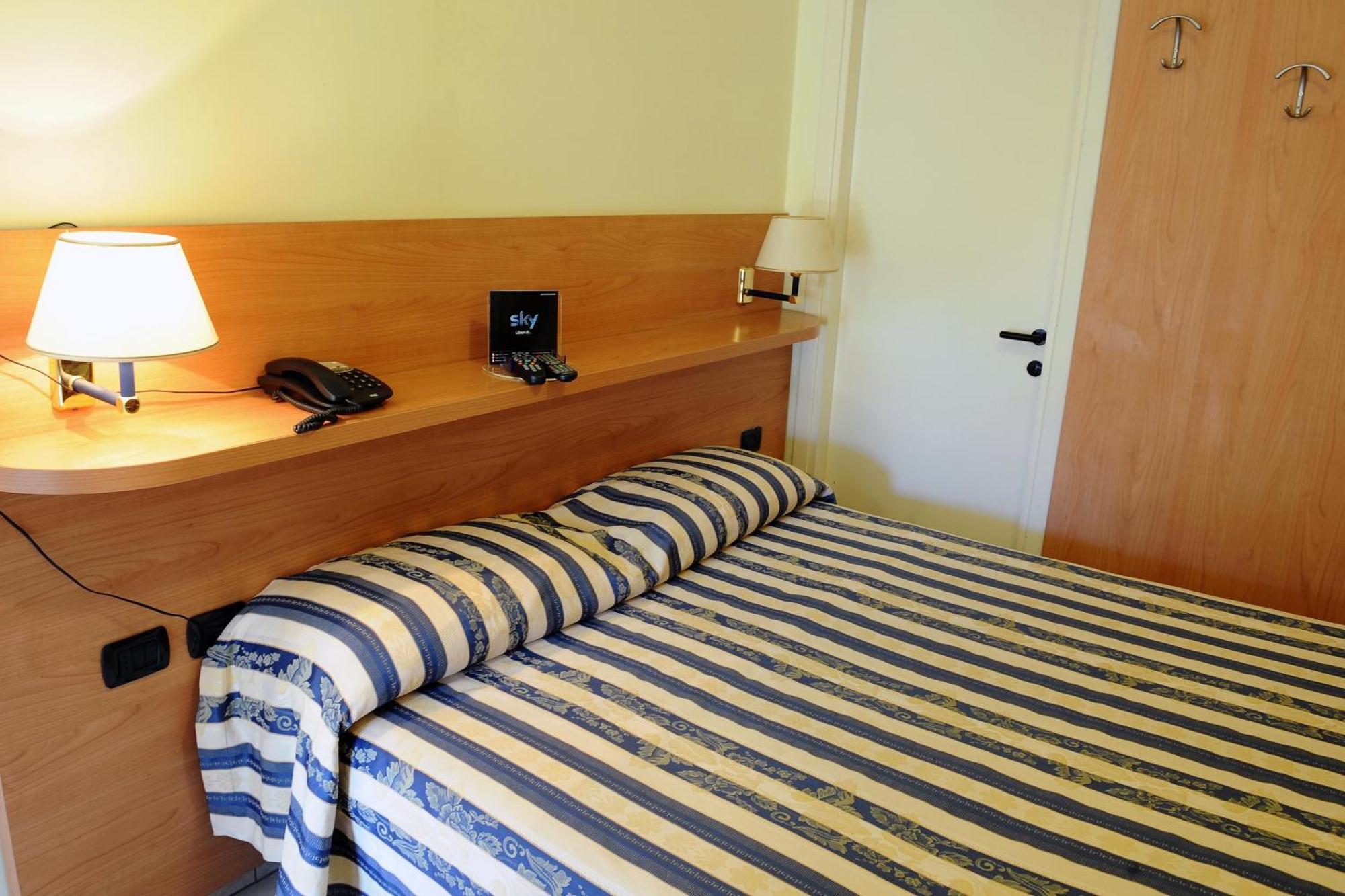 Albergo Villa Marina Anzio Buitenkant foto